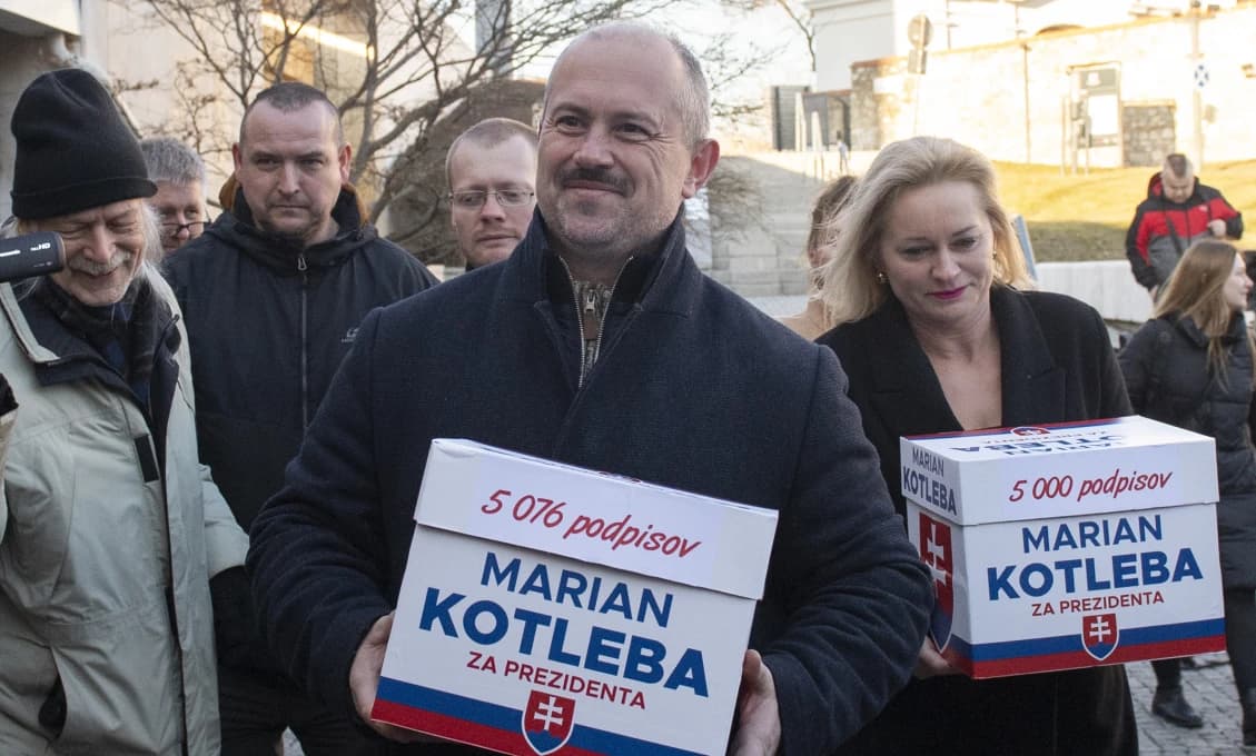 Marián Kotleba potrebné podpisy na kandidatúru zozbieral za dva týždne (VIDEO)