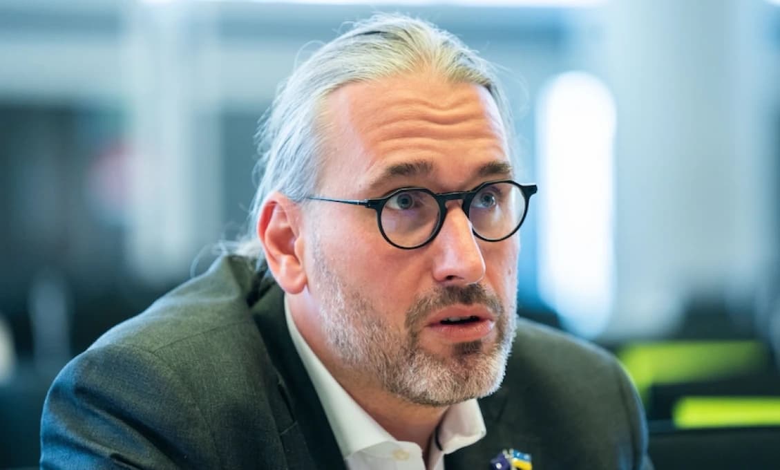GENERÁL VIKTORÍN VYTOČENÝ DO BIELA! TOTO ODKAZUJE HOJSÍKOVI Z PS