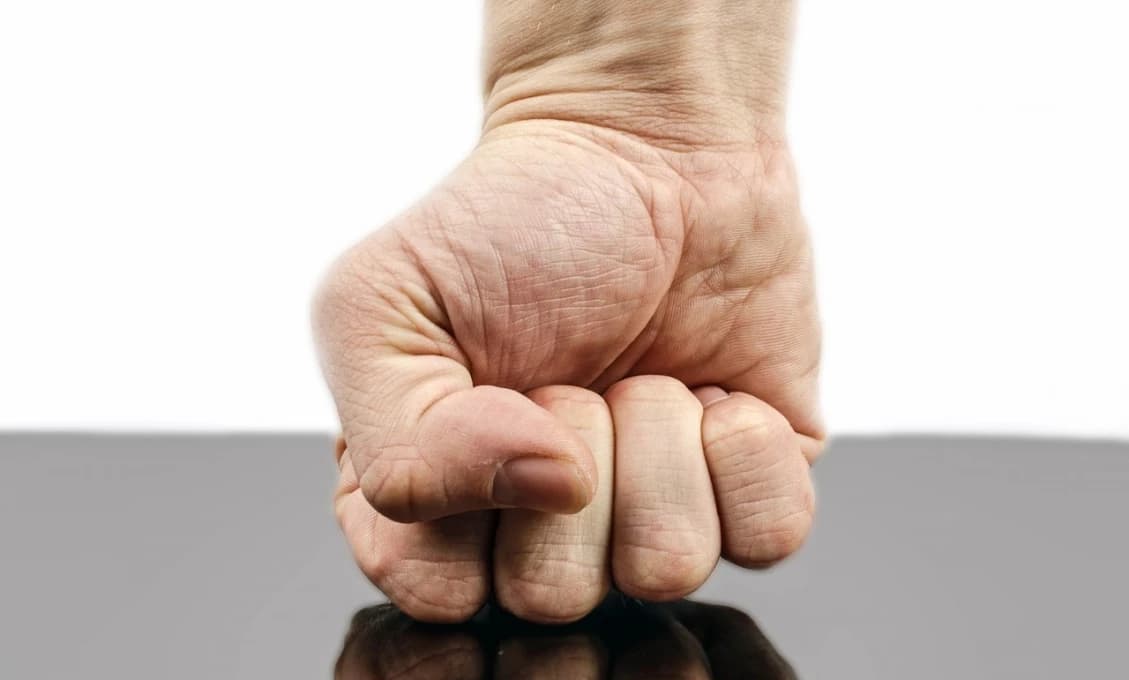 Opitý lekár napadol pacientov, žene spôsobil otras mozgu, ŠOKUJÚCI VERDIKT SÚDU!