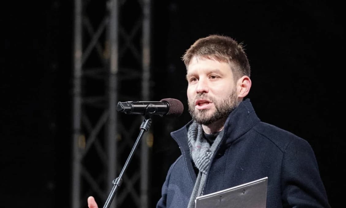 ZAČAL SA ĎALŠÍ PROTEST SLNIEČKÁROV! IGOR MATOVIČ PROTESTUJE PROTI PROTESTU!