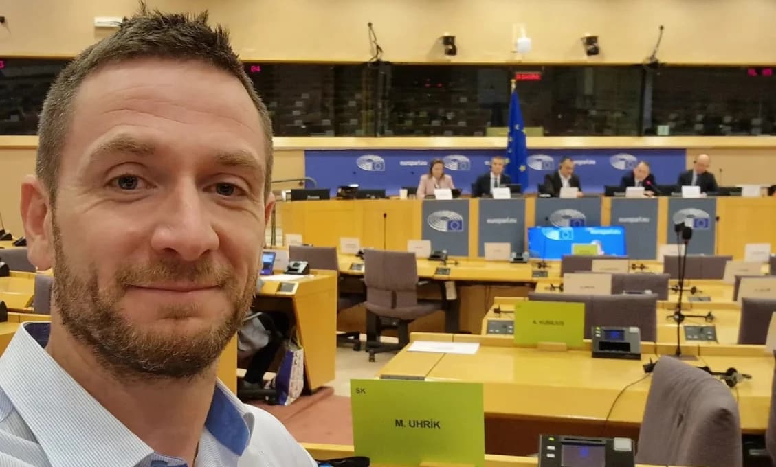 Uhrík k prijatému migračnému paktu: Slovensko ochrániť musíme! (VIDEO)