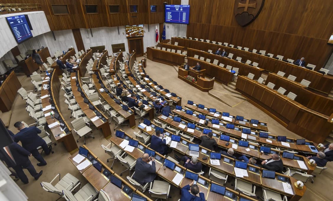 Poslanci odmietli opozičný návrh hmotnej zodpovednosti verejných činiteľov