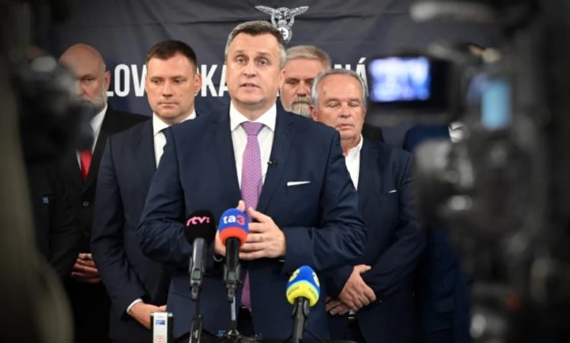 SNS apeluje na zdravý rozum: Veríme, že hokejoví tréneri nepodľahnú politickému tlaku