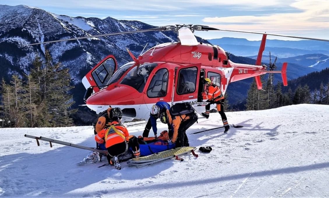 Vysoké Tatry: Dvaja turisti sa zranili po páde v oblasti Bystrej lávky