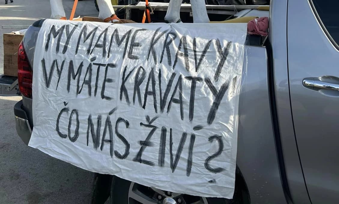 Z PROTESTU FARMÁROV: My máme kravy, vy máte kravaty. Čo nás živí? (GALÉRIA)