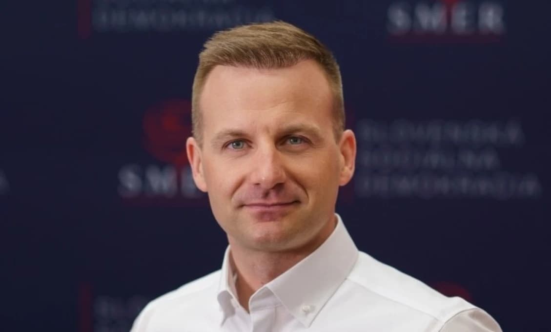 Šéf NATO Stoltenberg vyjadril ochotu stretnúť sa s Putinom