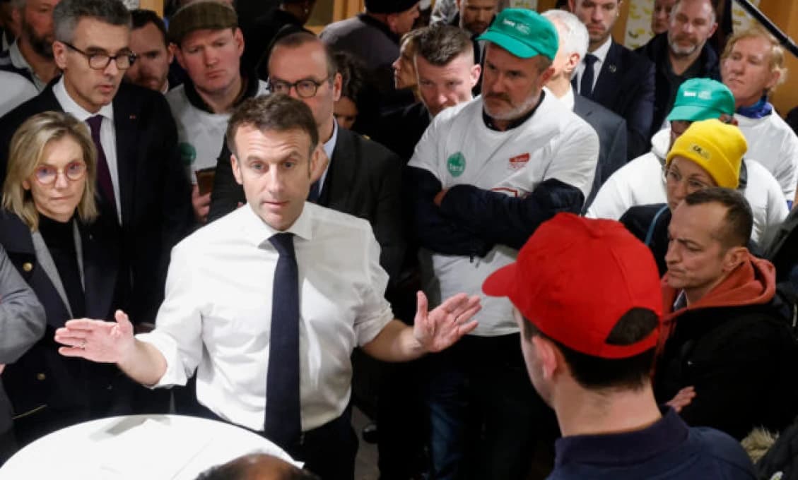 ROZZÚRENÍ farmári Macronovi: UKRAJINE OBROVSKÉ SUMY, NÁM OMRVINKY!