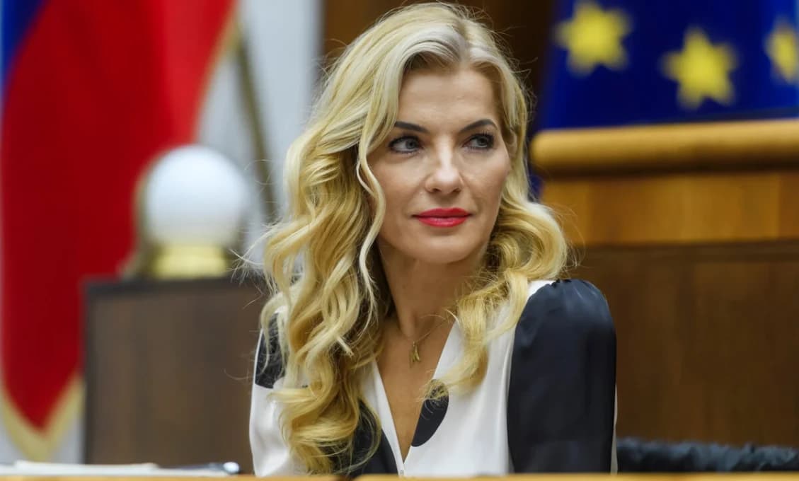 Ministerku kultúry BOMBARDUJÚ Slováci: RIEŠTE KONEČNE RTVS! (VIDEO)