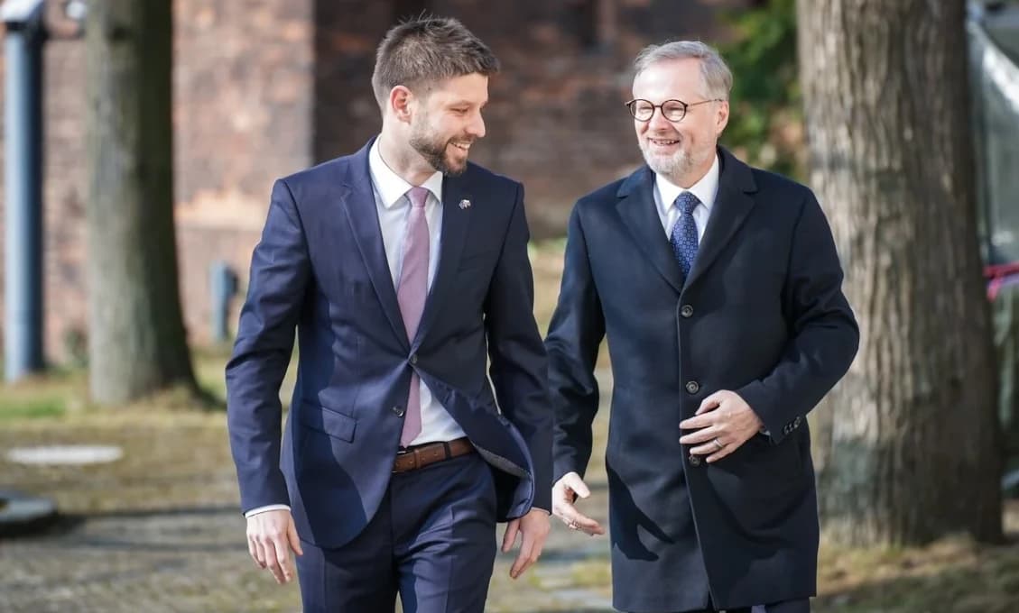 Český expremiér: Na pomoc k svojmu hysterickému útoku na Slovensko si vzala Fialova vláda Šimečku