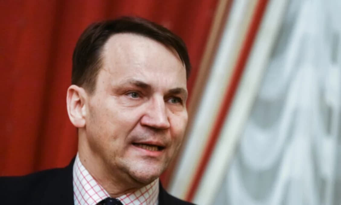 Poľský minister zahraničných vecí: Vojaci NATO už možno dorazili na Ukrajinu