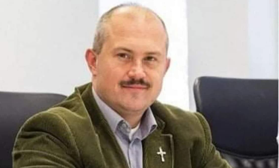 Marián Kotleba (ĽS-NS) sa postavil k voľbám do EP radikálne, s heslom Kladivo na Brusel! (VIDEO)
