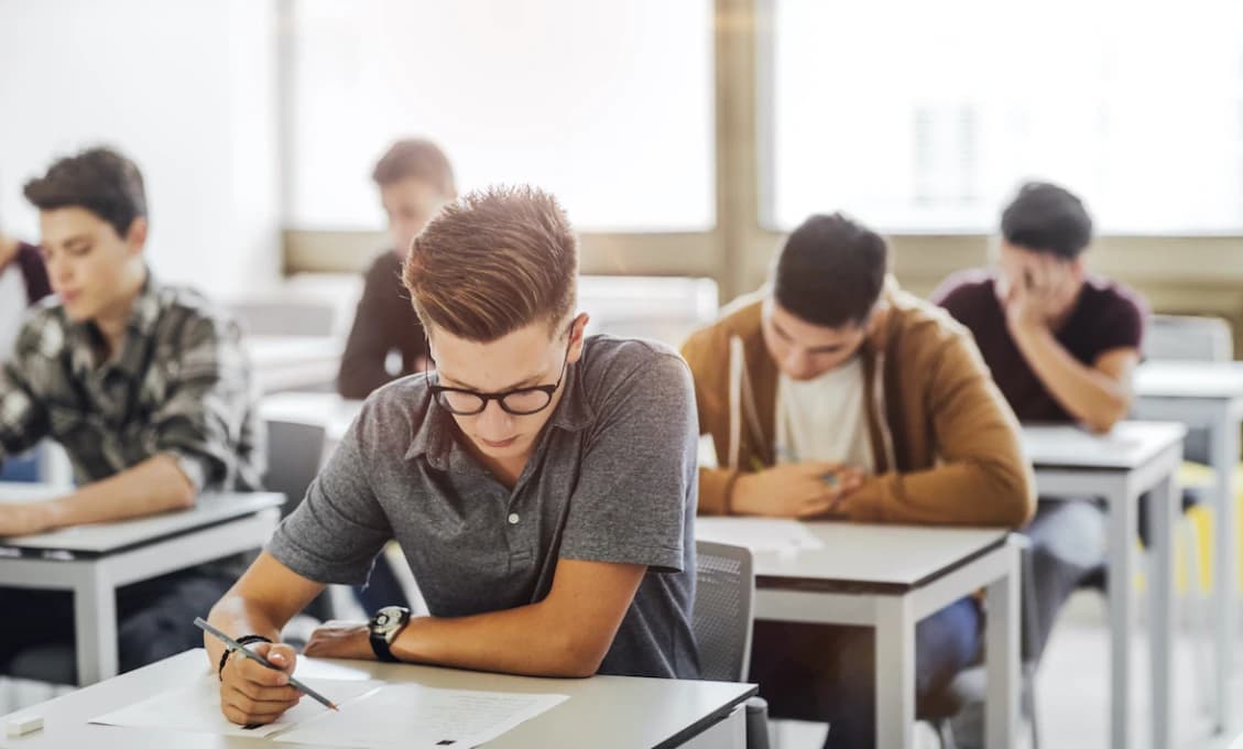 ZAČÍNA SA MATURITNÝ TÝŽDEŇ! V utorok žiaci píšu test a sloh zo slovenčiny