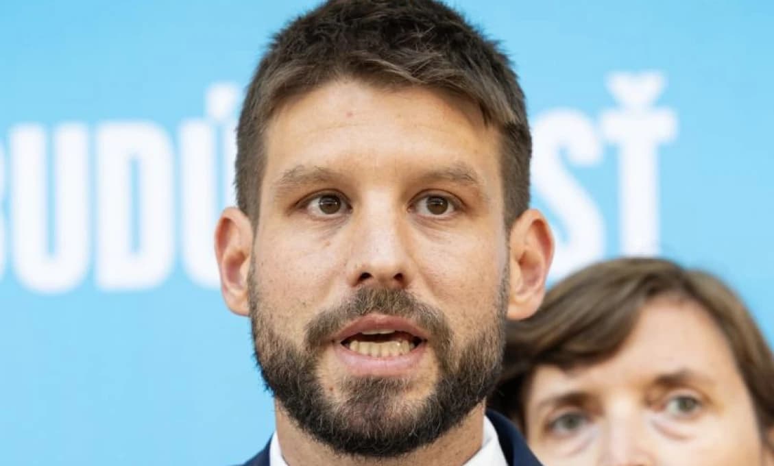 Zástupca Sorosjugendu Šimečka so svojím klanom po EÚ, okydáva Slovensko aj v Čechách
