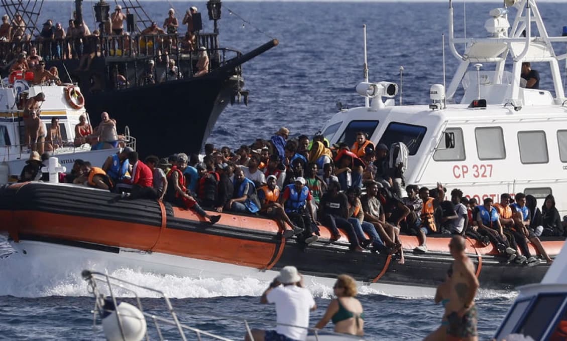 Francúzska tlač varuje: Nelegálna migrácia z Afriky do Európy stúpla vlani enormným spôsobom. Tento rok to nebude lepšie
