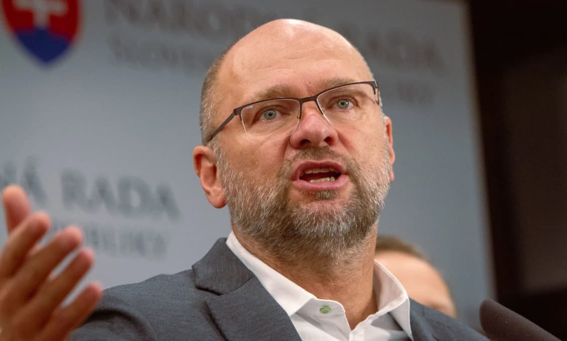Bielik zotrel Sulíka: PRÁVE VY IDETE HOVORIŤ O ZMENÁCH V RTVS?