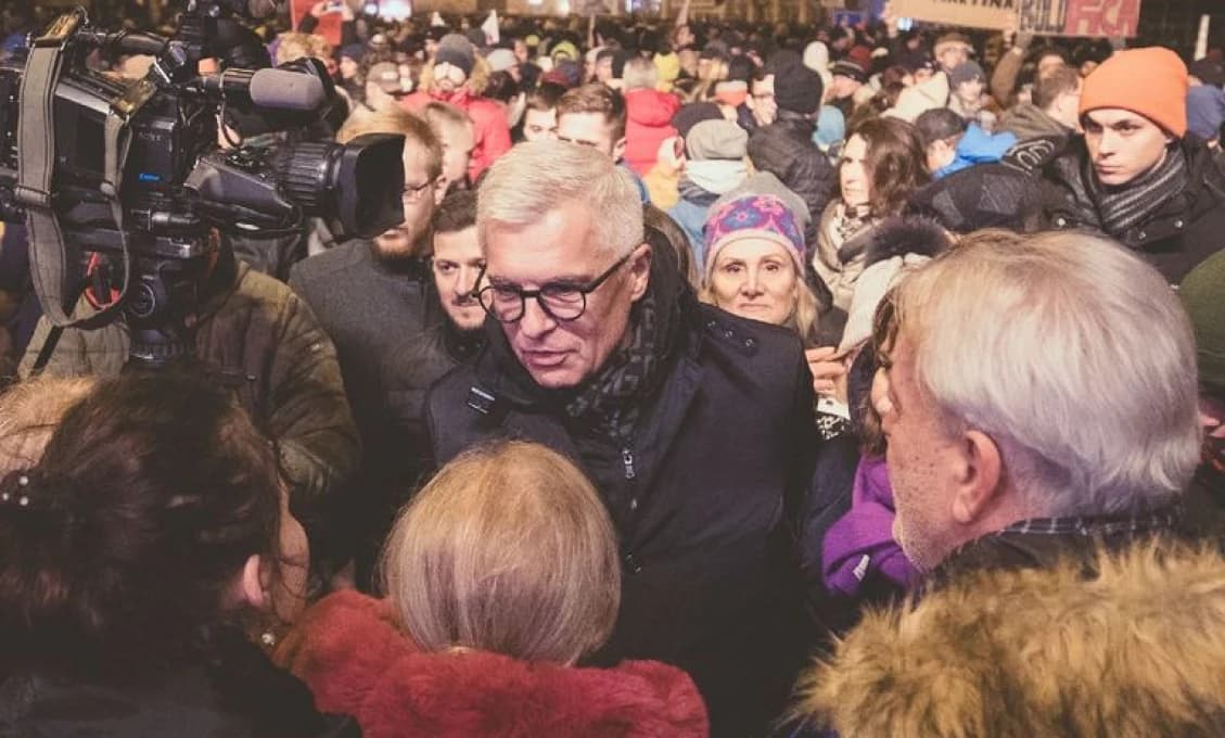 NAŽIVO! Ivan Korčok reční na proteste. Z úst všetkých padajú rôzne perly...