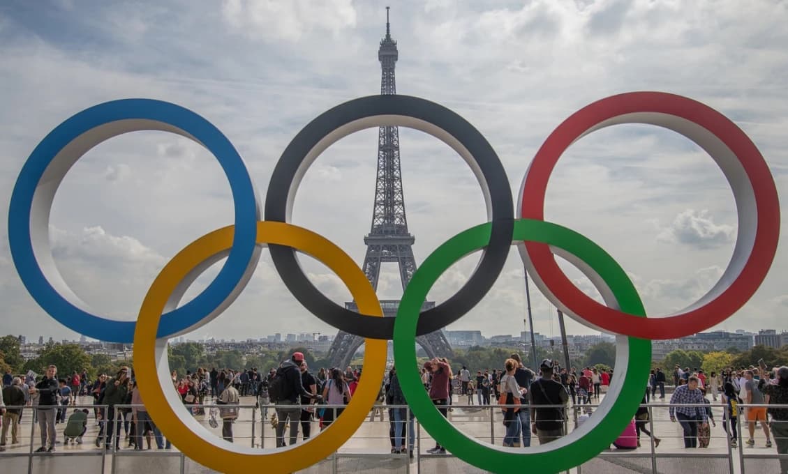 Olympijské hry v Paríži budú v znamení LGBTQ+, dúhy a – christianofóbie