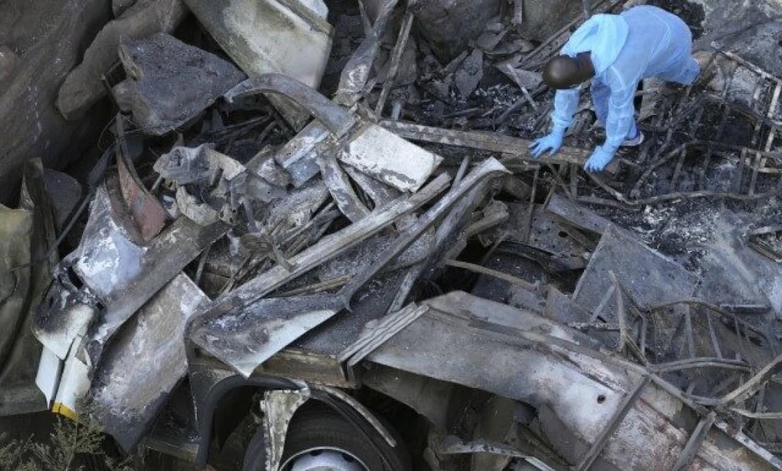 OBROVSKÁ TRAGÉDIA! Zrútil sa autobus s kresťanmi. Prežilo len jedno dieťa (FOTO)