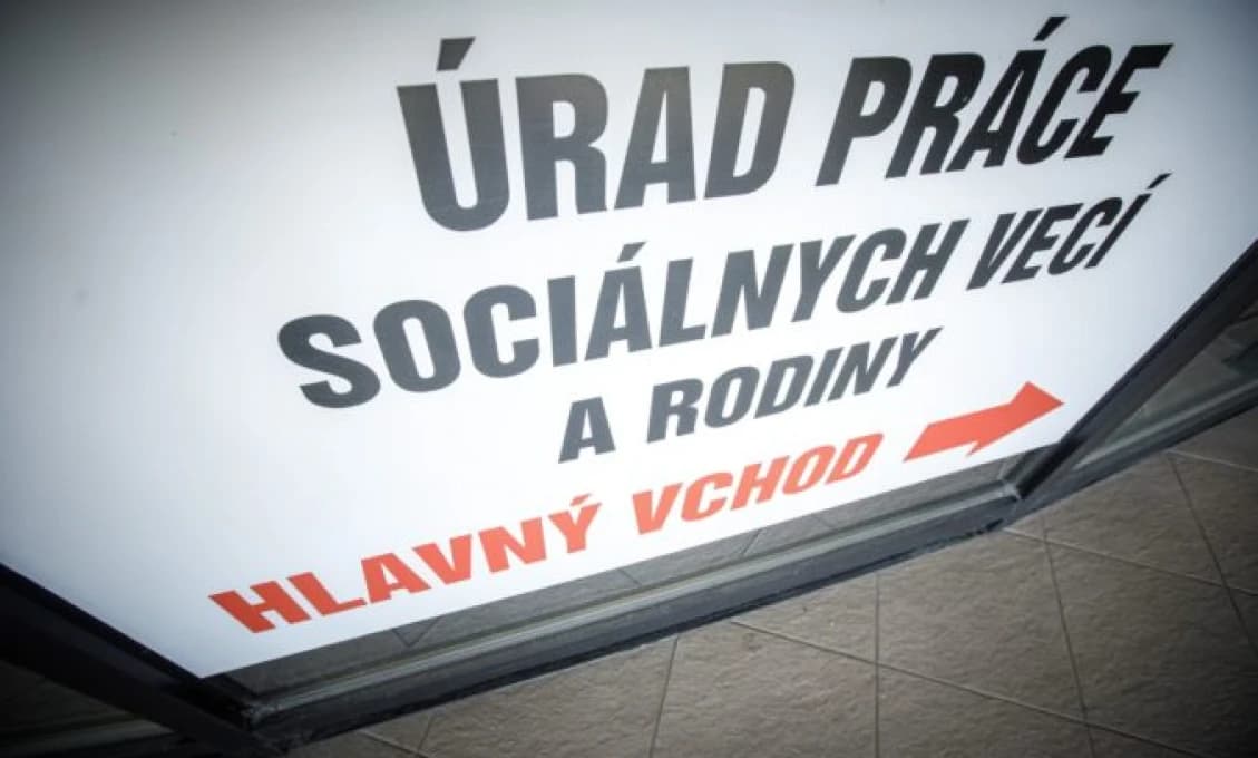 HROMADNÉ PREPÚŠŤANIE! Známa fabrika s IKONICKÝMI značkami na Slovensku končí