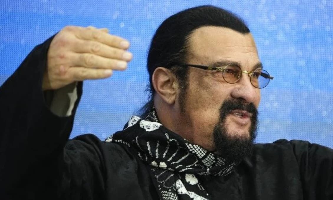 Herec Steven Seagal navštívil obete teroristických útokov v Moskve