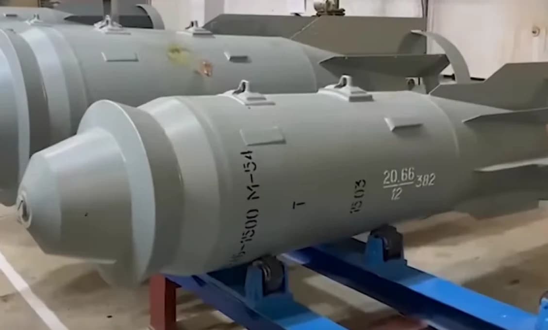 Ruská ničivá bomba a čínske nadšenie (VIDEO)