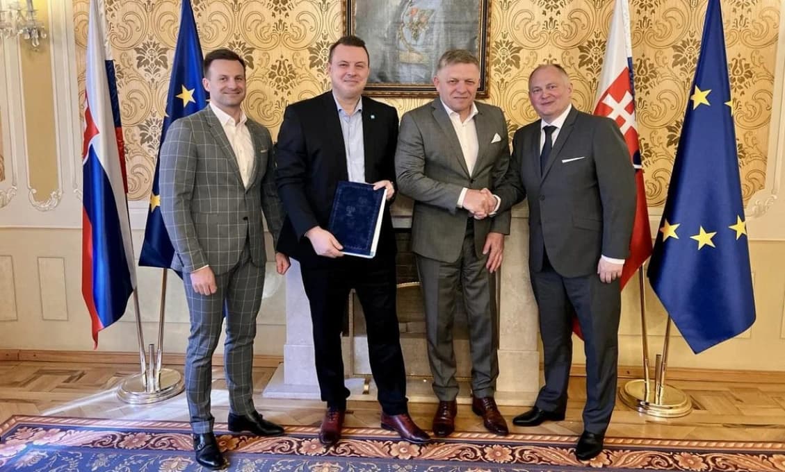 OTVORENÝ LIST občanov Českej republiky Ficovi: SME S VAMI!