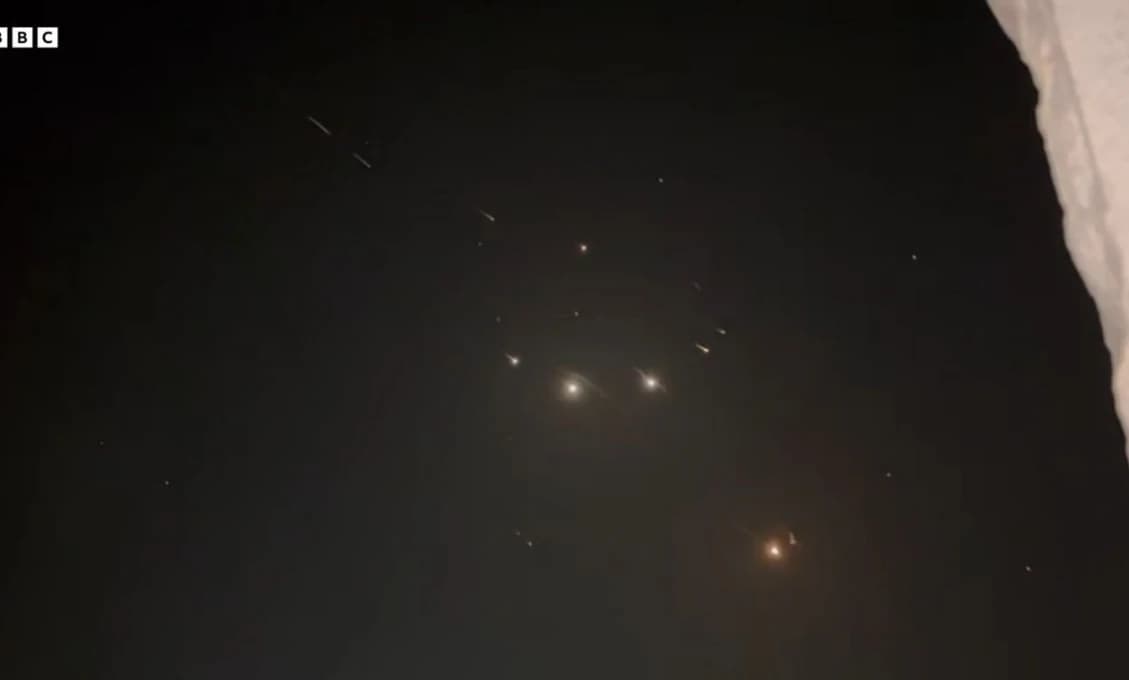 Šokujúce video ukazuje zostrelenie rakiet a dronov vo vzdušnom priestore Jeruzalema
