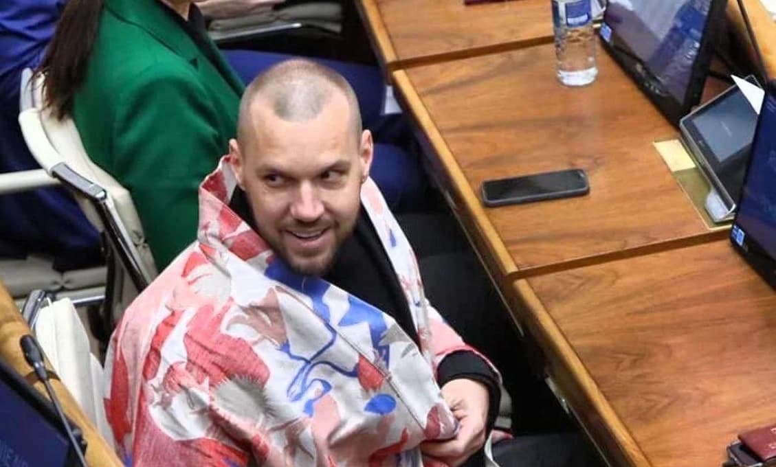 Kráľovská Rodinka tras sa! Charlesov plán desí