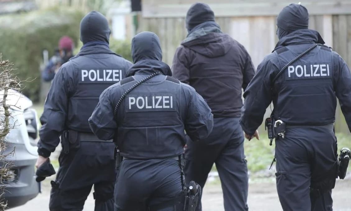 ŠKANDÁL Z NEMECKA! Gang ukrajinských školáčok BRUTÁLNE ZMLÁTIL a päť hodín TÝRAL 13-ročnú Slovenku!