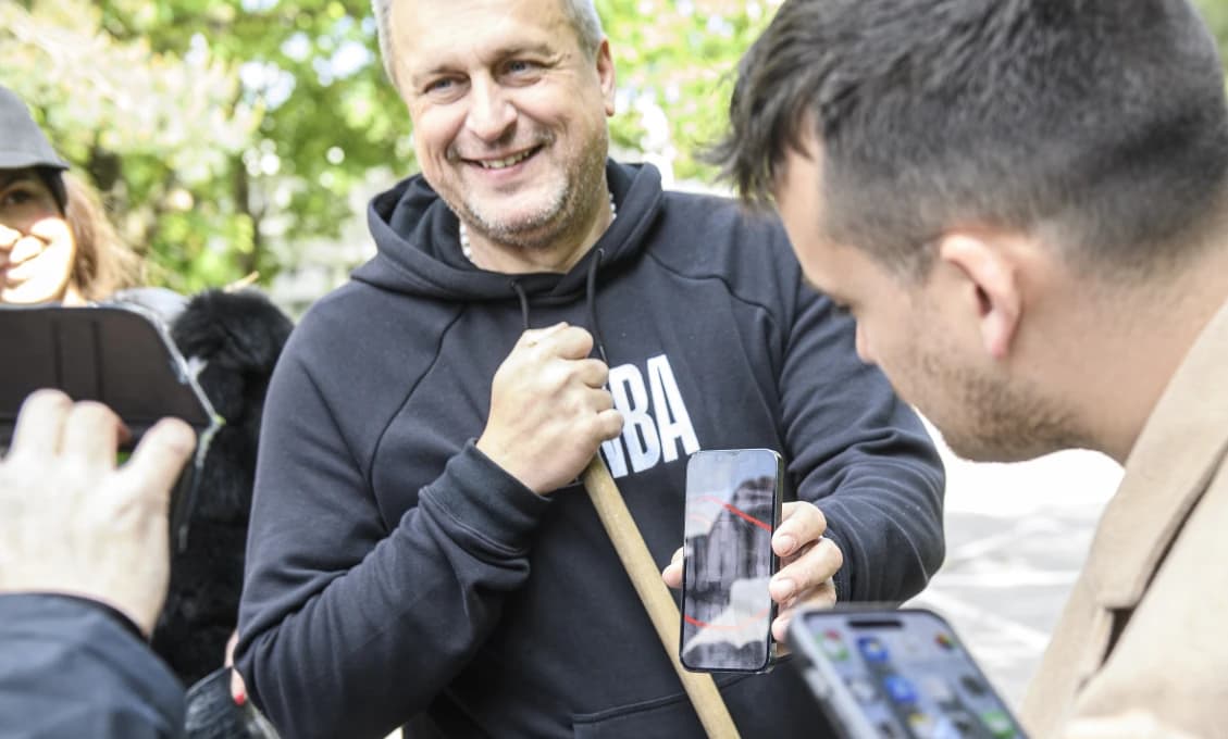 Andrej Danko splnil sľub. Upratoval Dúbravku (VIDEO)