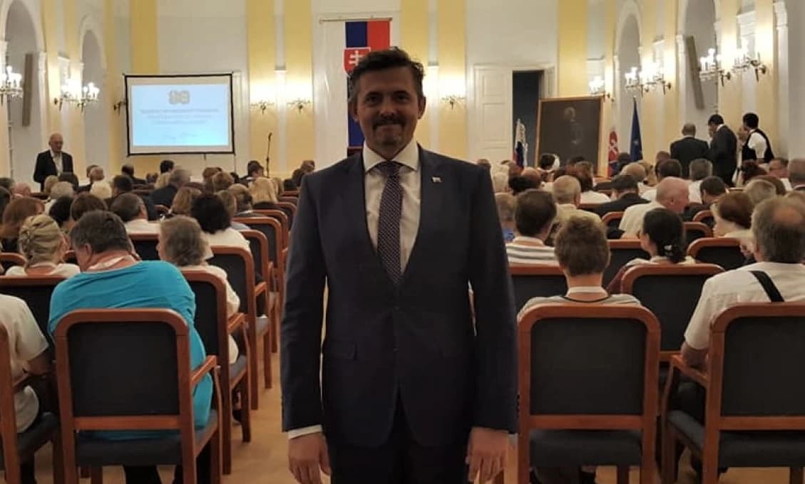 Machalova "plochozem" ako návnada na hlúposť mainstreamu zabrala