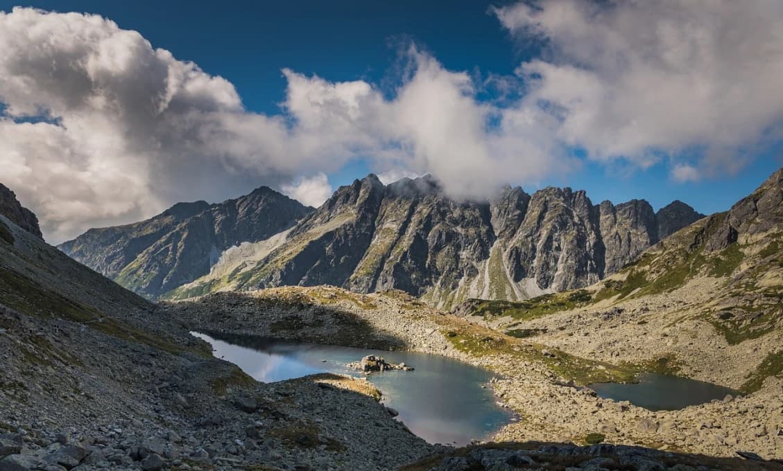 Riaditeľ vydavateľstva: KTO MA TU OCHRÁNI? KDE TO ŽIJEM? Som cudzincom vo vlastnej zemi!