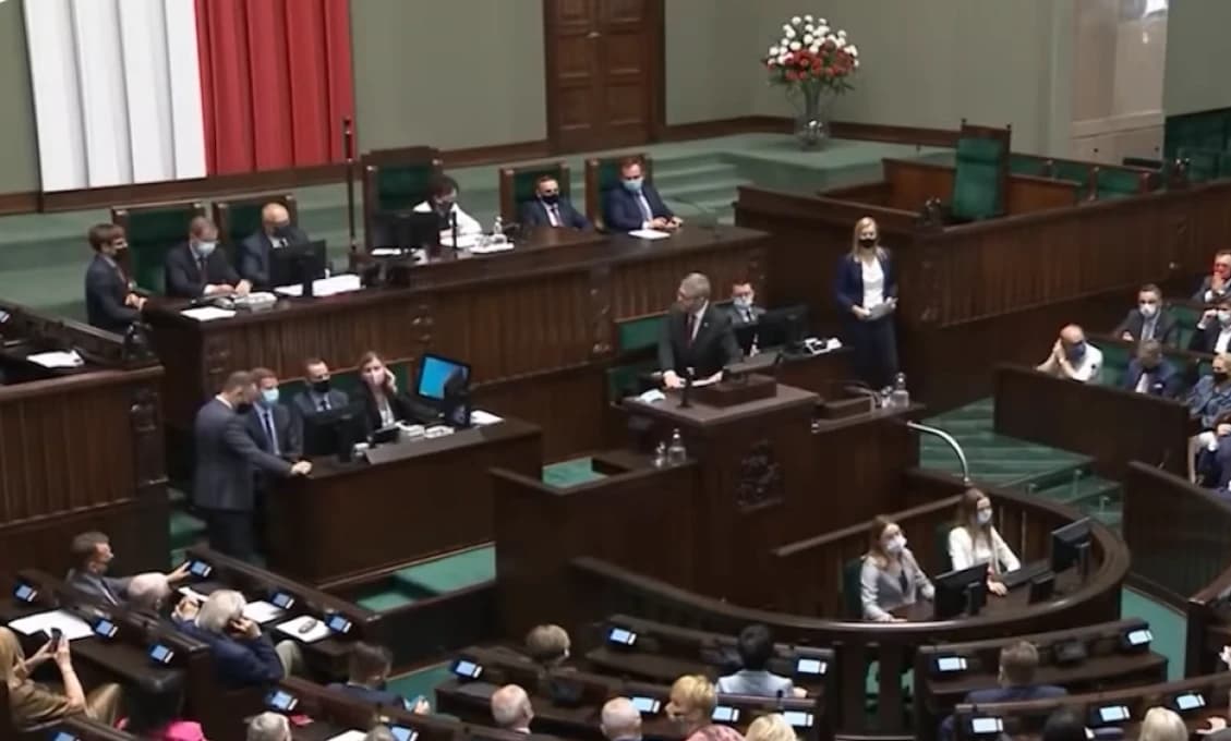 Rusi stále mátajú Poliakov
