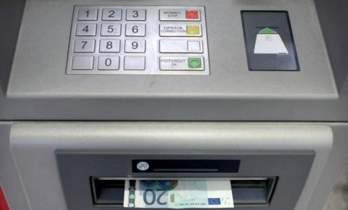 AKTUÁLNE! ZDRAŽOVANIU A NOVÝM POPLATKOM SA KLIENTI V TÝCHTO BANKÁCH NEVYHNÚ!