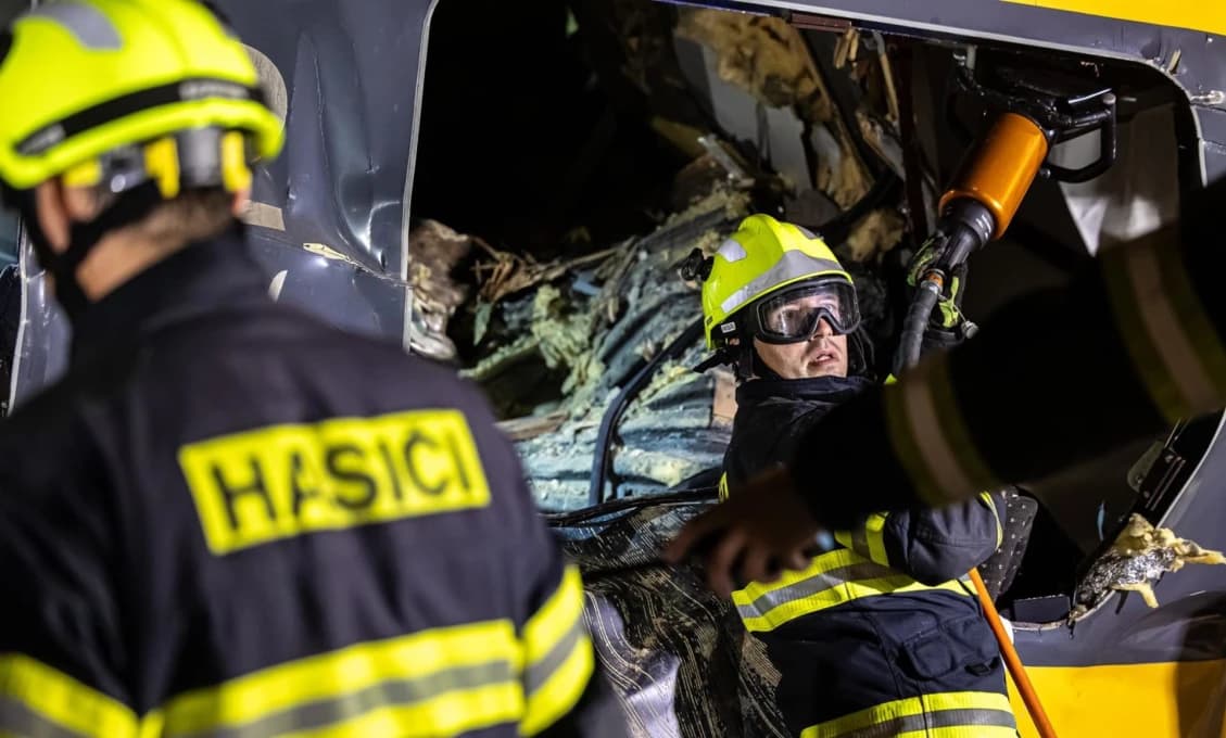VIDEO! Obrovská tragédia v Čechách! Zrazili sa osobný a nákladný vlak