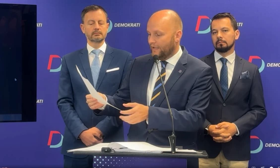 Jaroslav Naď sa bráni! Predložil analýzu k stíhačkám