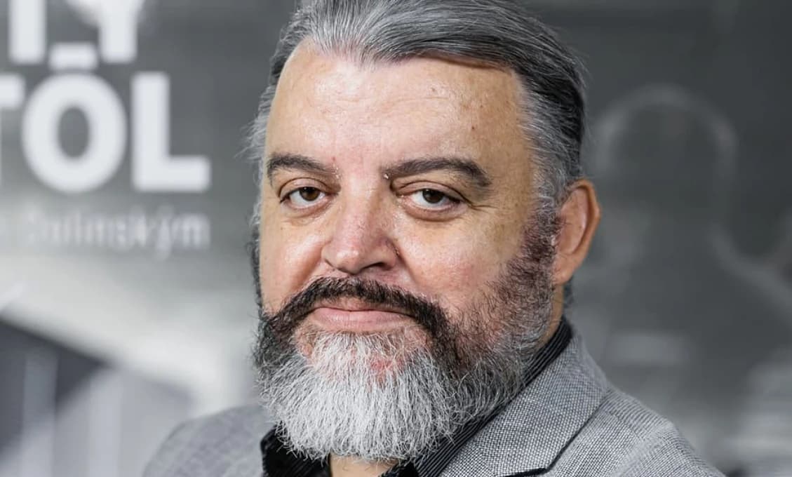 Politológ vytočený do biela! Takto sa nebudeme rozprávať, pisálkovia z červených denníčkov