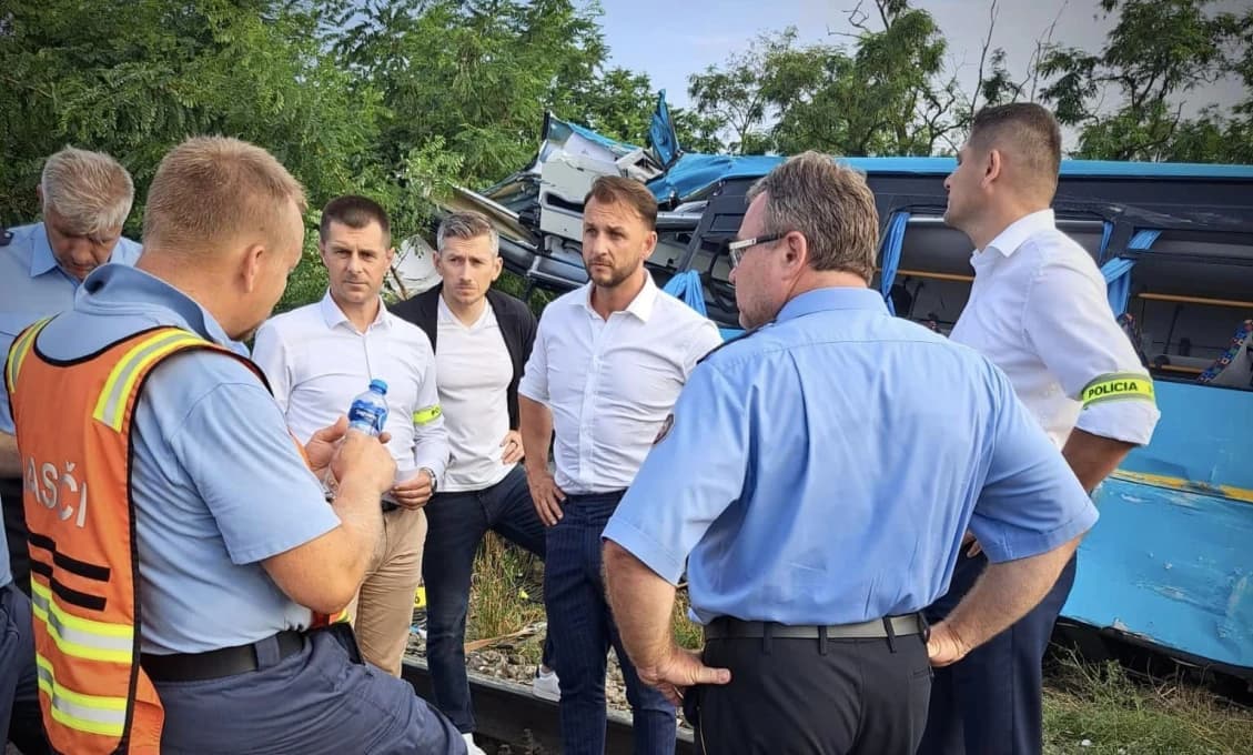 MIMORIADNA TRAGÉDIA! Minister Eštok priniesol informácie z miesta nehody (FOTO)