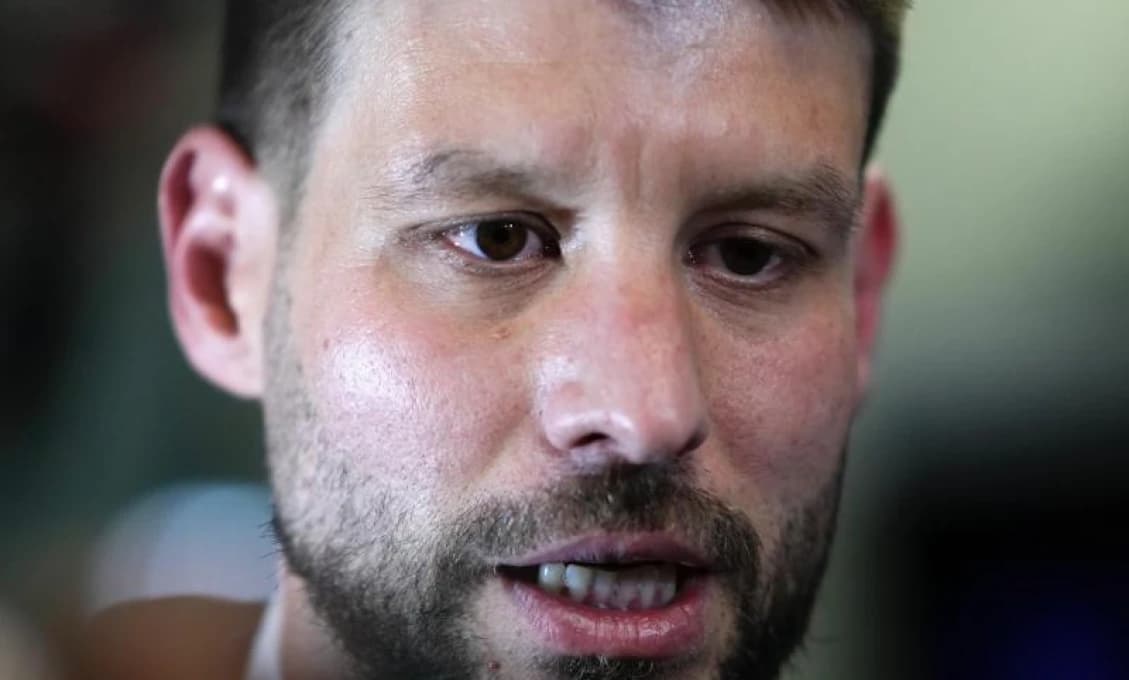 Šimeľ Šimečka už kope. Ale no, Miško, nekop toľko , kopýtko si zlomíš!