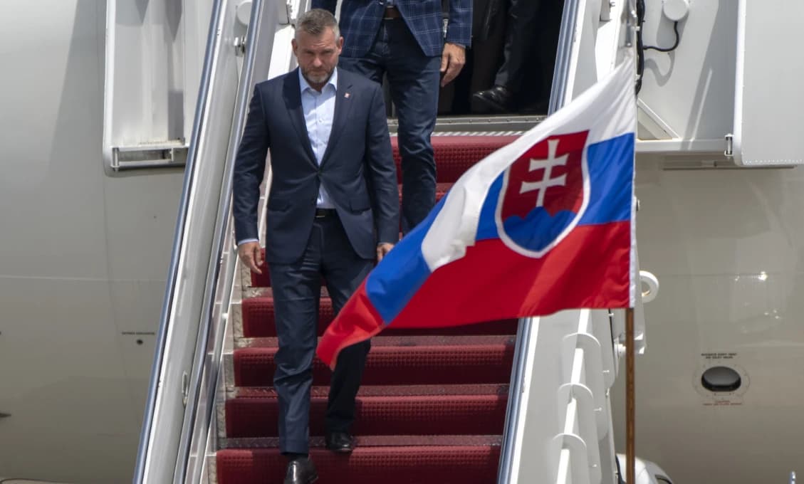 Prezident Pellegrini na tenkom ľade v NATO! Opozícia žiada rázne kroky