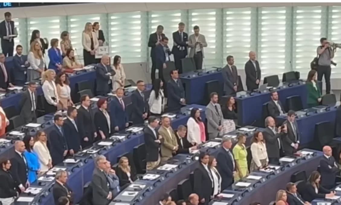 ŠKANDÁL v Európskom parlamente! NIELEN Fidesz IGNOROVALI hymnu EÚ (VIDEO)