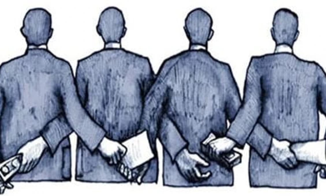 Politológ: S oligarchiou za chrbtom sa dá demokracia iba predstierať