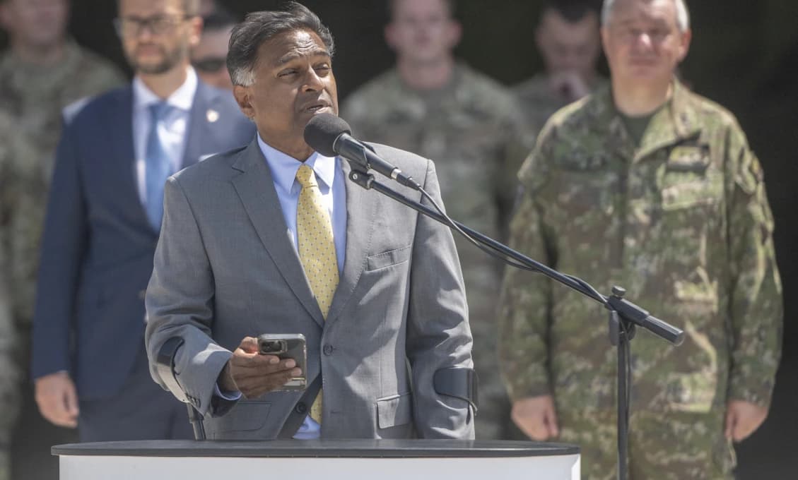 Stíhačky prileteli, Američania strašia Putinom