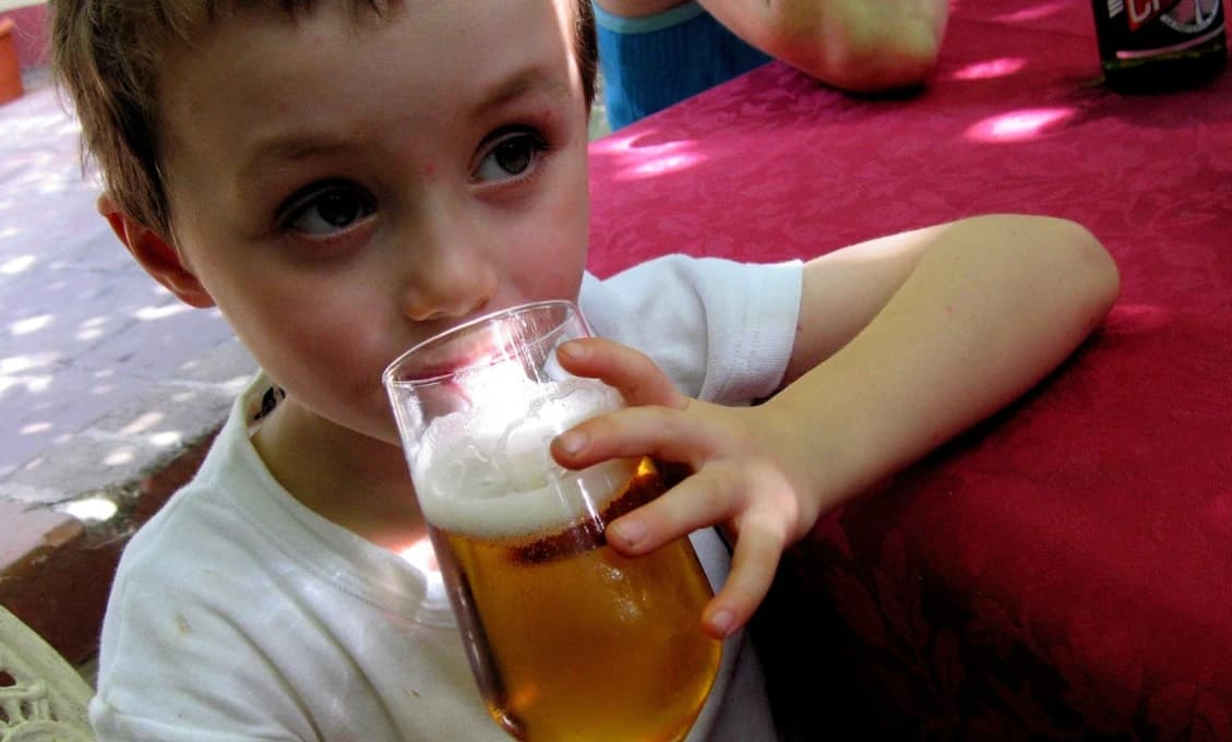 Psychologička: Pitie alkoholu môže u detí spôsobiť nezvratné zmeny na mozgu