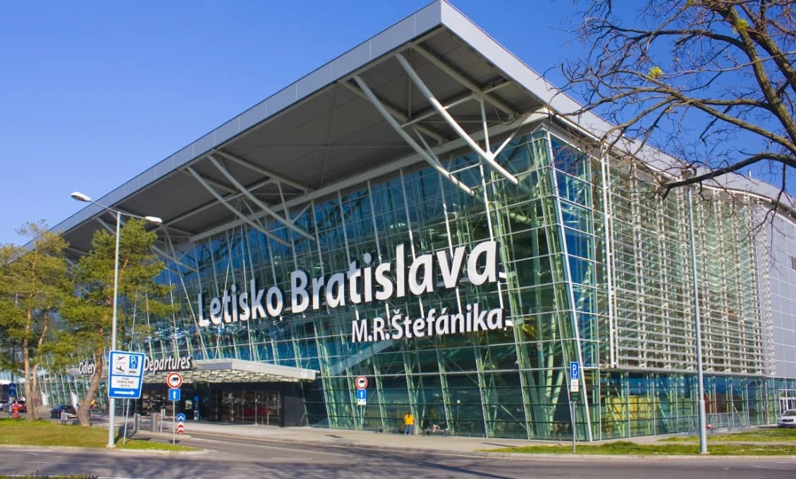 AKTUALIZOVANÉ Letisko v Bratislave evakuujú!