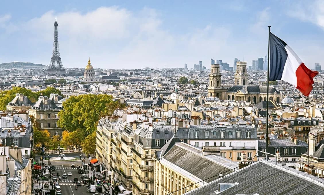 VYDESENÝ PARÍŽ, EIFFELOVA VEŽA EVAKUOVANÁ!