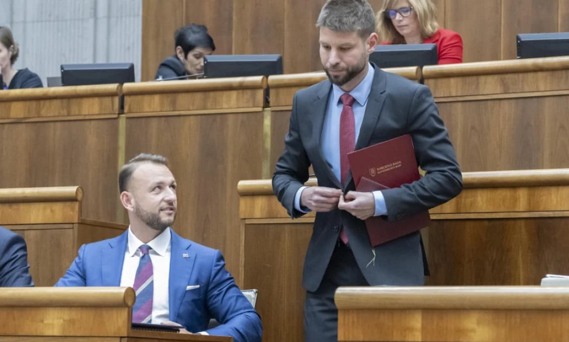 Minister Šutaj Eštok: Šimečkovci si mastia vrecká štátnymi peniazmi!