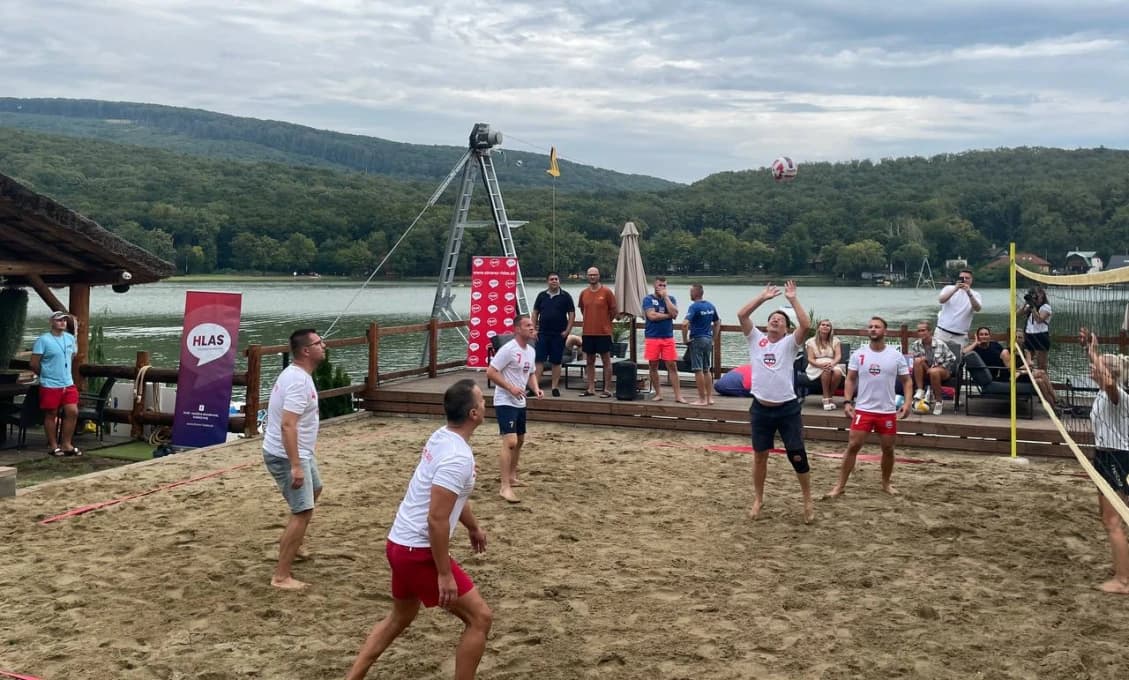 Z ministerského kresla na piesok: Hlasáci ukazujú športové nadanie