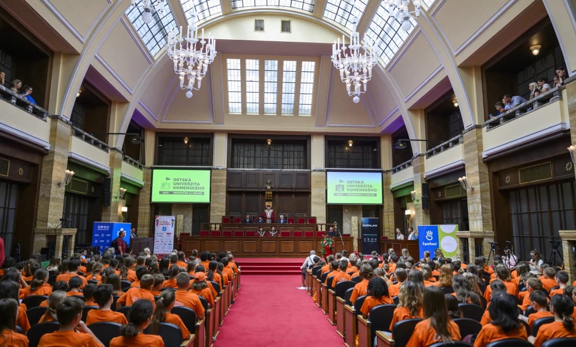 Detská univerzita Komenského odovzdá diplomy stovkám detí