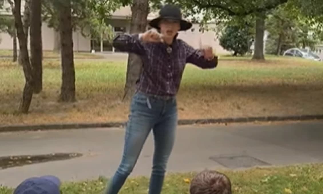 Mysleli ste si, že Nvotová dosiahla na dno svojho nevkusu? (VIDEO)
